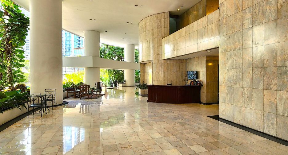 For sale 4 bedrooms condo in Watthana, Bangkok