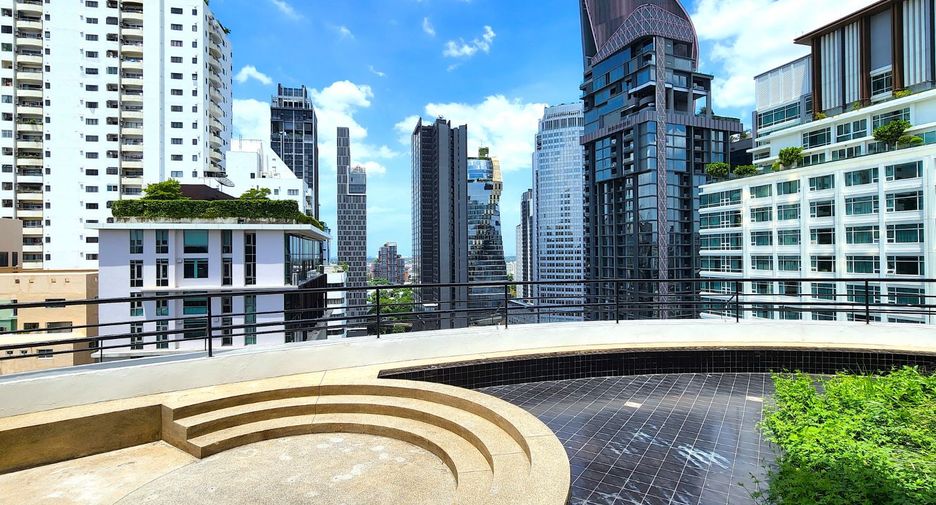 For sale 4 bedrooms condo in Watthana, Bangkok