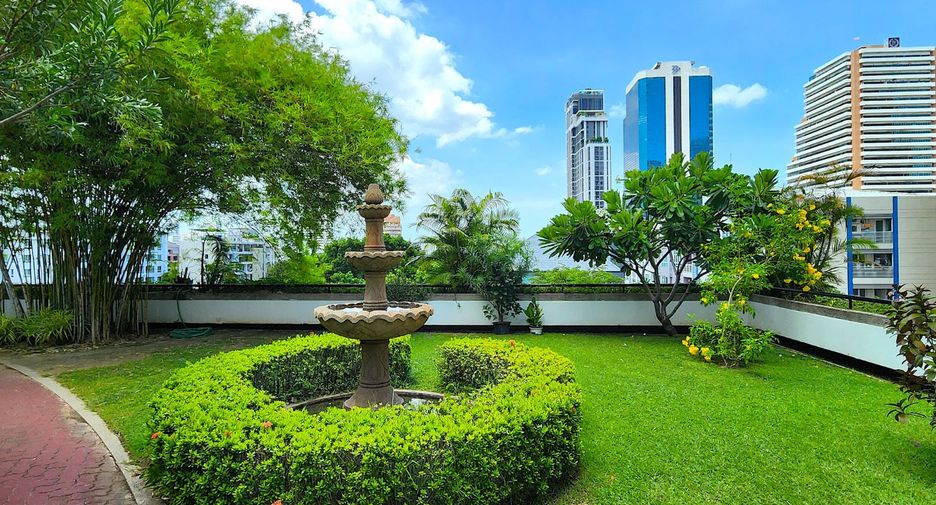 For sale 4 bedrooms condo in Watthana, Bangkok