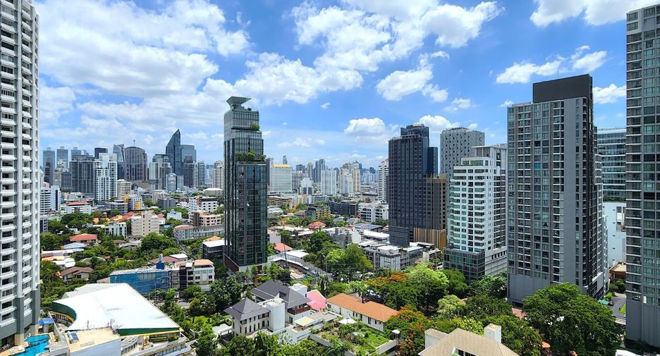 For sale 4 bedrooms condo in Watthana, Bangkok