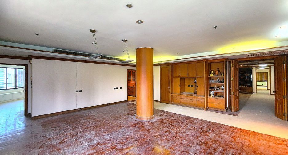 For sale 4 bedrooms condo in Watthana, Bangkok