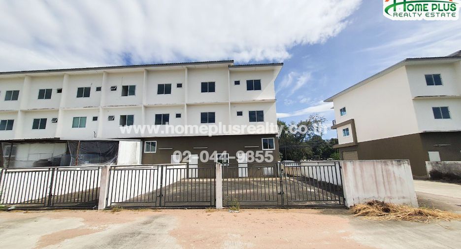 À vendre 4 chambres local commercial à Si Racha, Chonburi