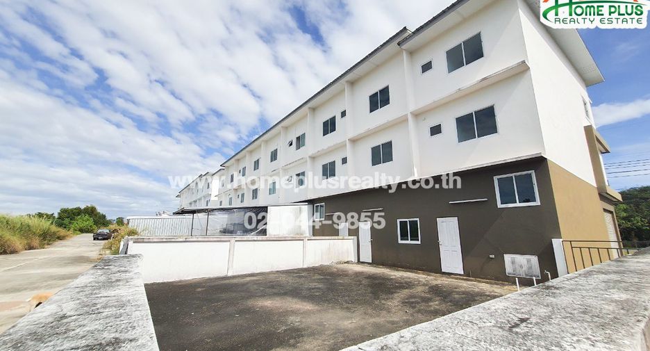 À vendre 4 chambres local commercial à Si Racha, Chonburi