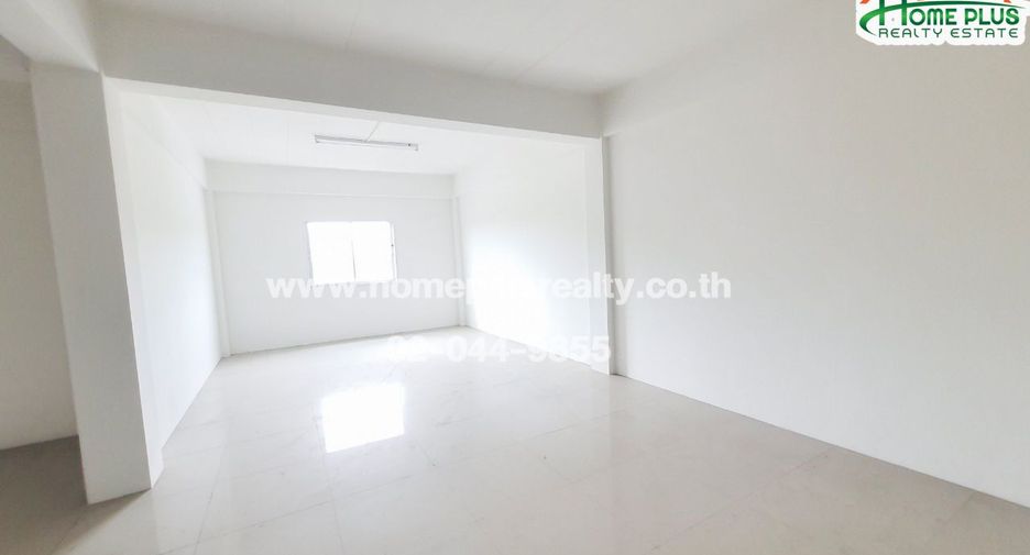 À vendre 4 chambres local commercial à Si Racha, Chonburi