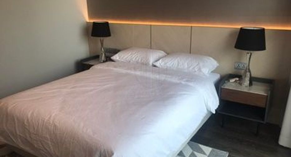 For rent 3 bedrooms condo in Watthana, Bangkok