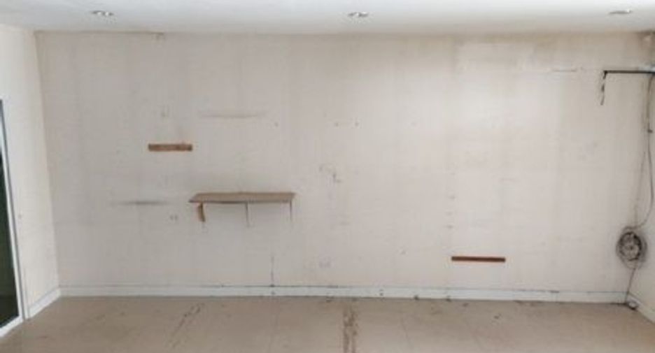 For sale 4 bedrooms townhouse in Min Buri, Bangkok