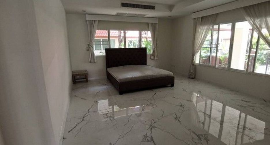 Haus zur Miete mit 5 Zimmer in Pak Kret, Nonthaburi
