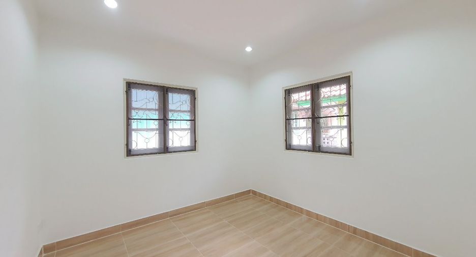 For sale 4 Beds townhouse in Khlong Luang, Pathum Thani