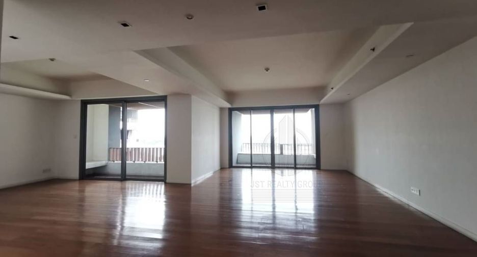 À louer 3 chambres condo à Yan Nawa, Bangkok