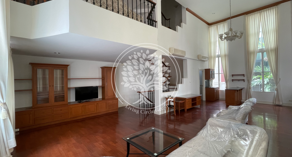 For rent and for sale 4 bedrooms townhouse in Watthana, Bangkok