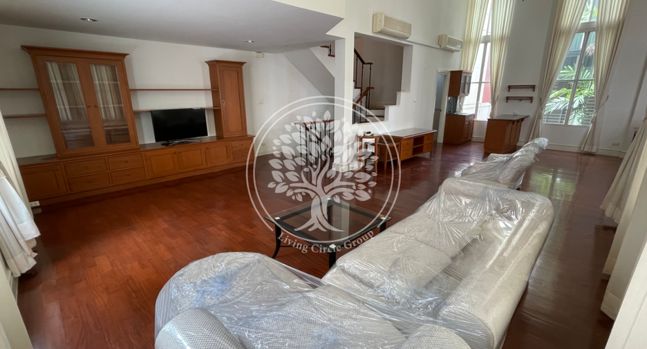 For rent and for sale 4 bedrooms townhouse in Watthana, Bangkok