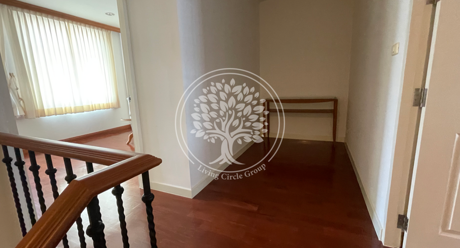 For rent and for sale 4 bedrooms townhouse in Watthana, Bangkok