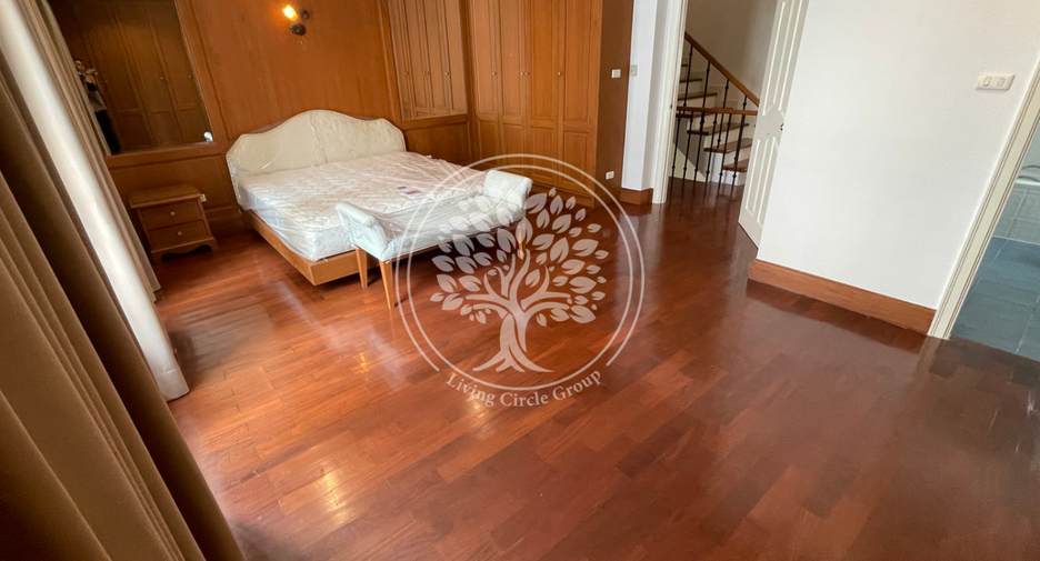 For rent and for sale 4 bedrooms townhouse in Watthana, Bangkok