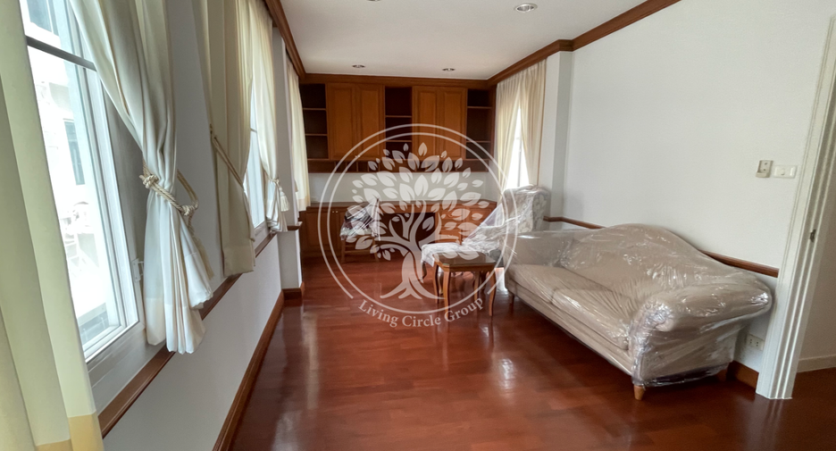 For rent and for sale 4 bedrooms townhouse in Watthana, Bangkok