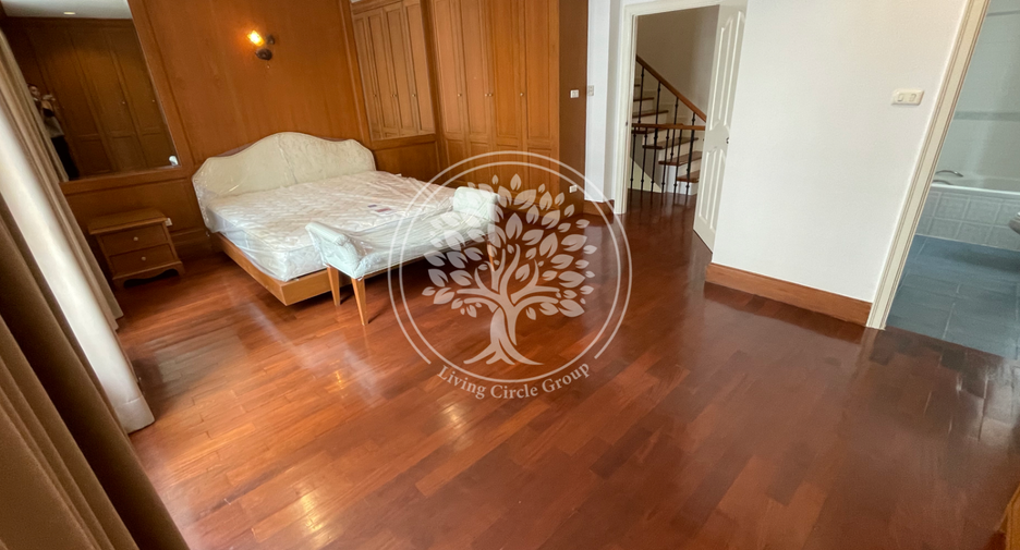 For rent and for sale 4 bedrooms townhouse in Watthana, Bangkok
