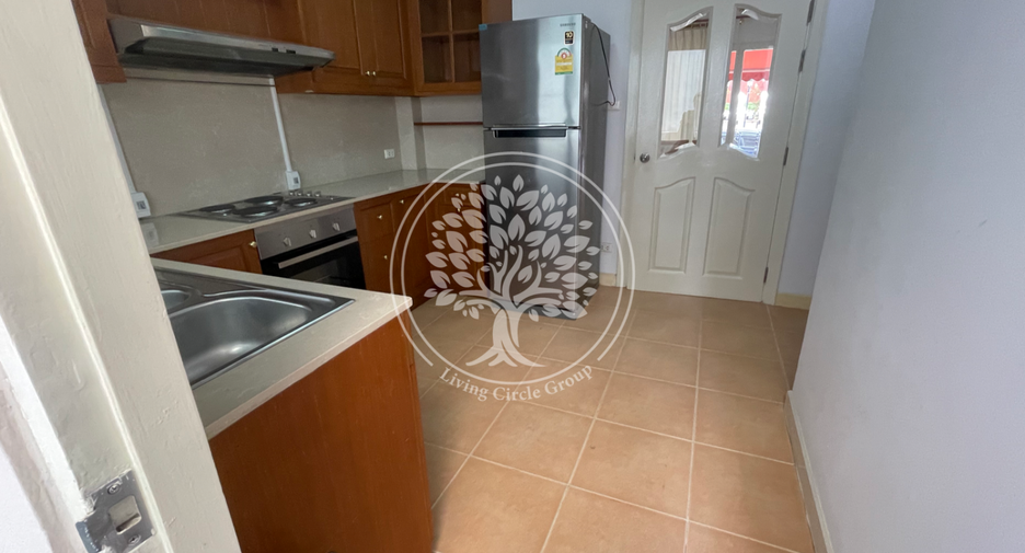 For rent and for sale 4 bedrooms townhouse in Watthana, Bangkok