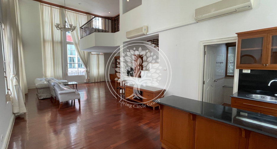 For rent and for sale 4 bedrooms townhouse in Watthana, Bangkok