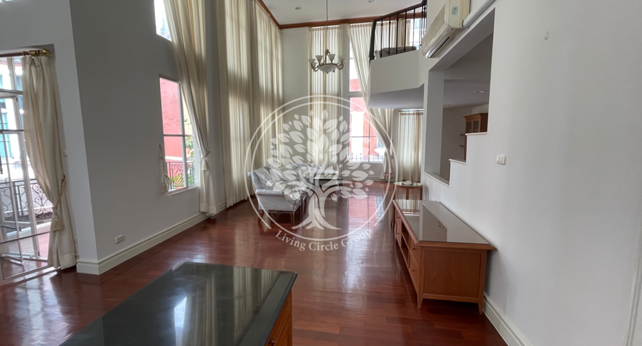For rent and for sale 4 bedrooms townhouse in Watthana, Bangkok
