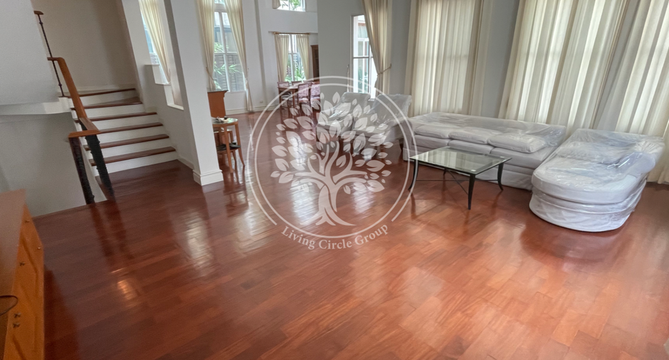 For rent and for sale 4 bedrooms townhouse in Watthana, Bangkok