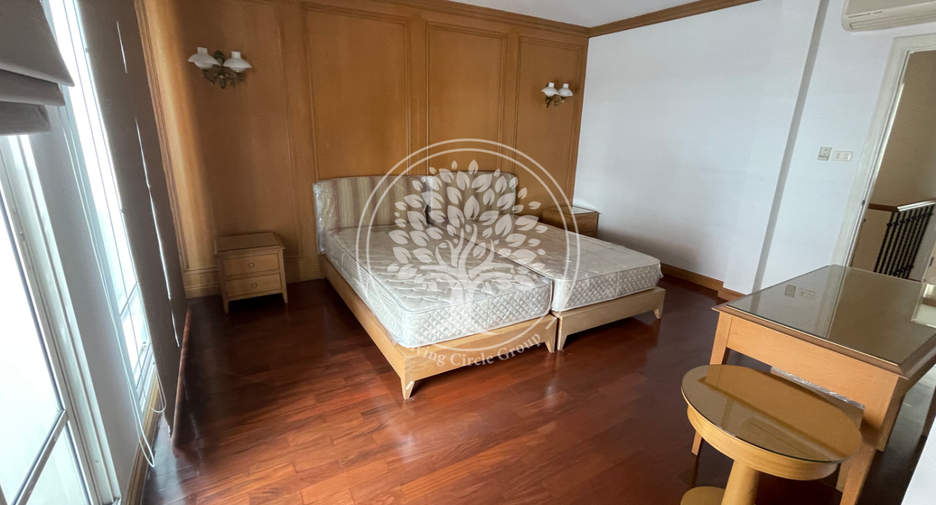 For rent and for sale 4 bedrooms townhouse in Watthana, Bangkok