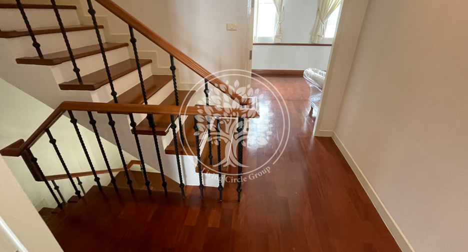 For rent and for sale 4 bedrooms townhouse in Watthana, Bangkok
