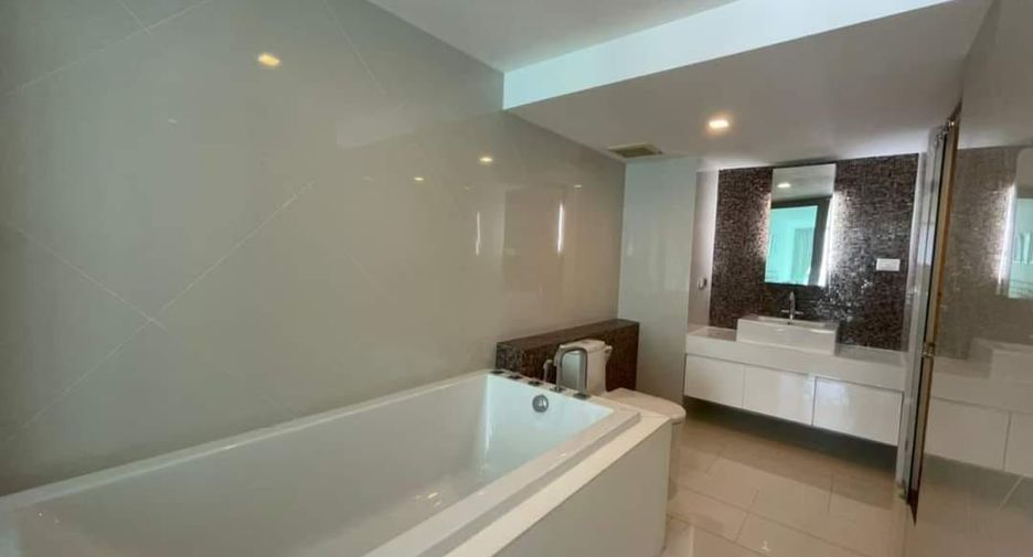 For rent 2 bedrooms condo in Bang Lamung, Chonburi