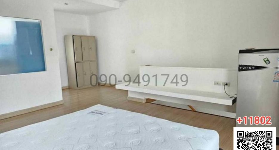 For sale 3 bedrooms townhouse in Watthana, Bangkok