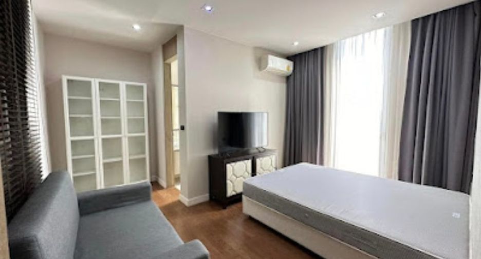 For rent 4 bedrooms house in Watthana, Bangkok