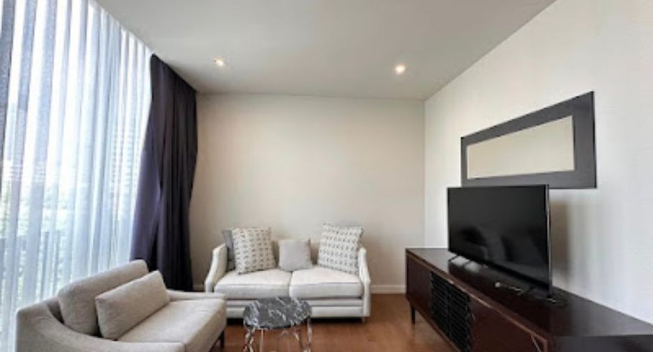 For rent 4 bedrooms house in Watthana, Bangkok