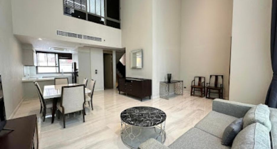 For rent 4 bedrooms house in Watthana, Bangkok
