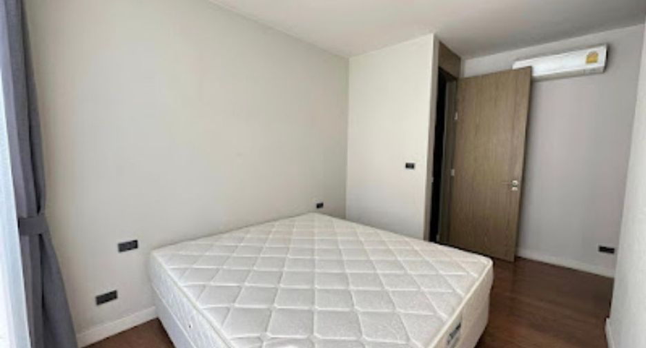 For rent 4 bedrooms house in Watthana, Bangkok