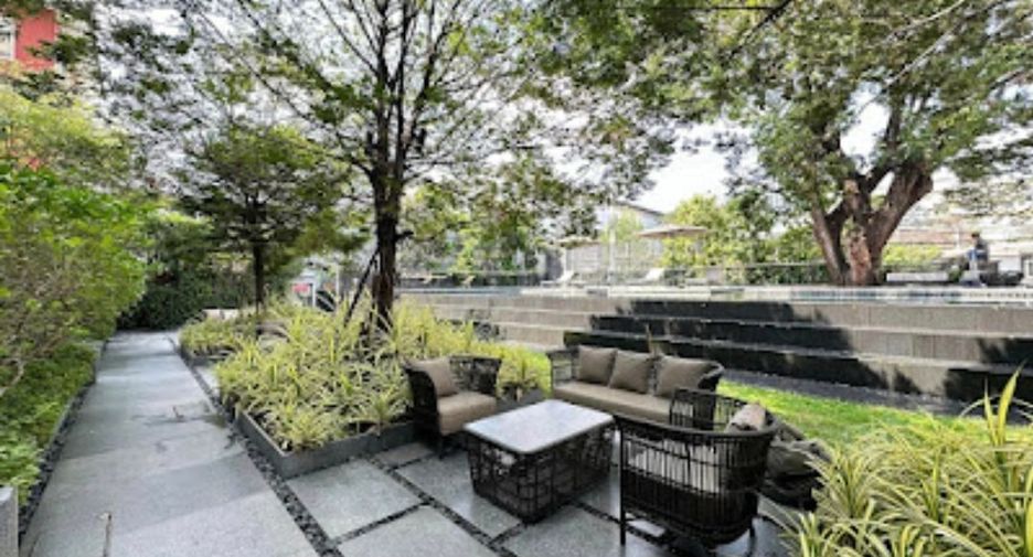 For rent 4 bedrooms house in Watthana, Bangkok