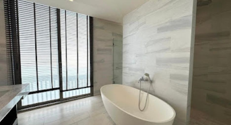 For rent 4 bedrooms house in Watthana, Bangkok