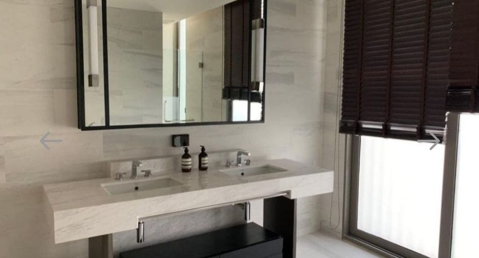 For rent 4 bedrooms house in Watthana, Bangkok