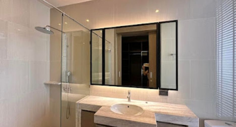 For rent 4 bedrooms house in Watthana, Bangkok