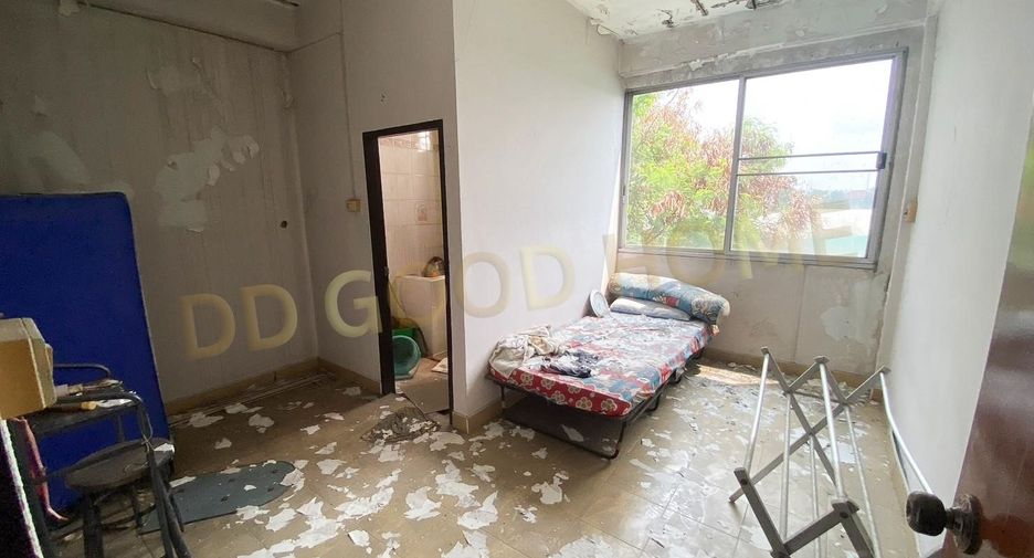 For sale 3 bedrooms retail Space in Nong Khaem, Bangkok