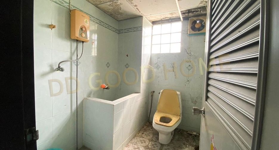 For sale 3 bedrooms retail Space in Nong Khaem, Bangkok