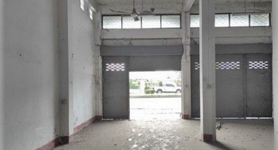 For sale 4 bedrooms retail Space in Mueang Sakon Nakhon, Sakon Nakhon