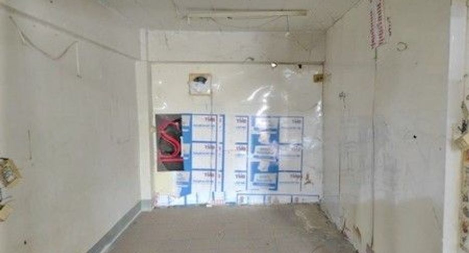 For sale 4 bedrooms retail Space in Mueang Sakon Nakhon, Sakon Nakhon
