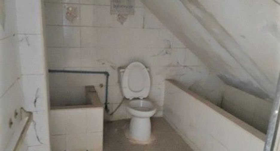 For sale 4 bedrooms retail Space in Mueang Sakon Nakhon, Sakon Nakhon