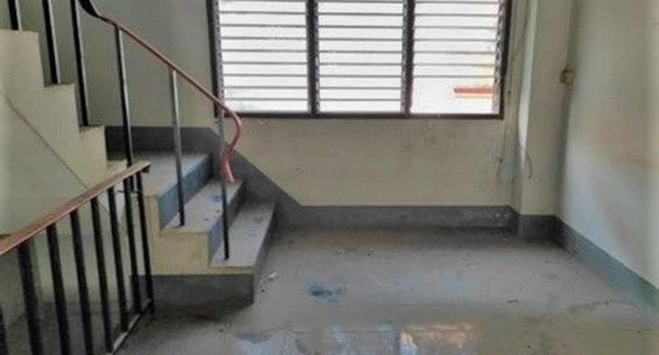 For sale 4 bedrooms retail Space in Mueang Sakon Nakhon, Sakon Nakhon