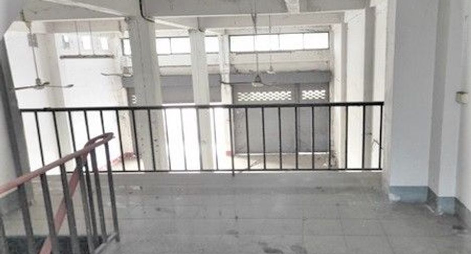 For sale 4 bedrooms retail Space in Mueang Sakon Nakhon, Sakon Nakhon