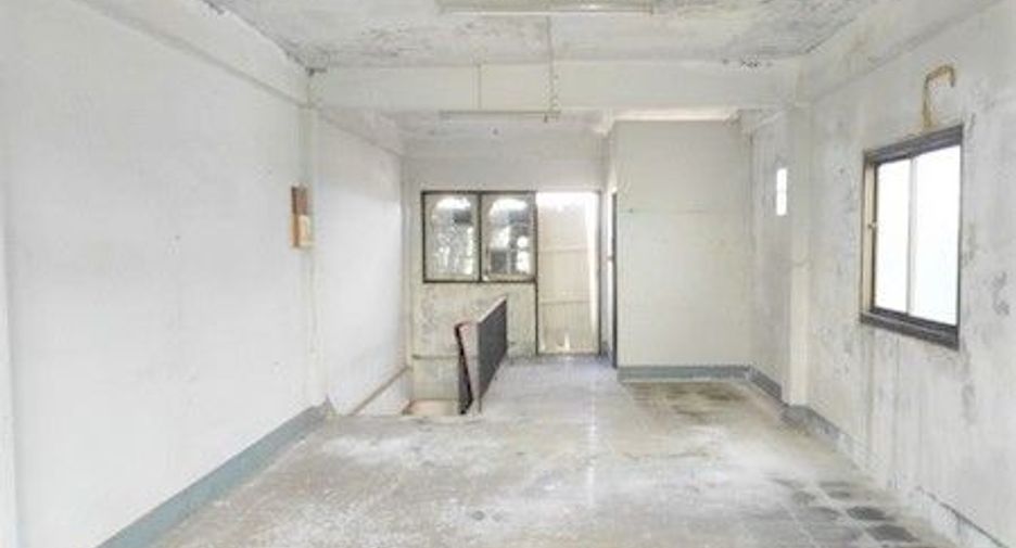 For sale 4 bedrooms retail Space in Mueang Sakon Nakhon, Sakon Nakhon