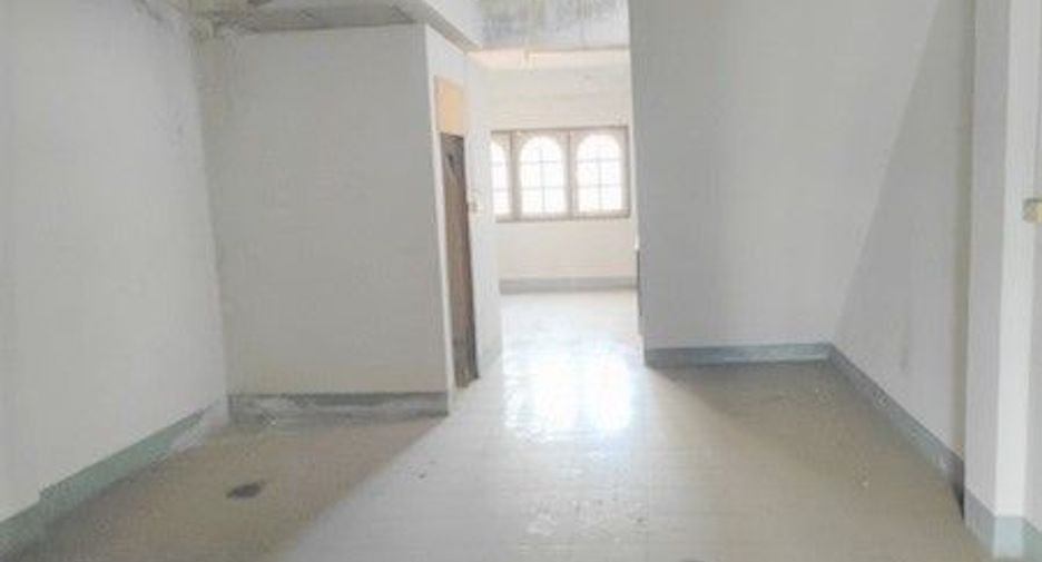 For sale 4 bedrooms retail Space in Mueang Sakon Nakhon, Sakon Nakhon