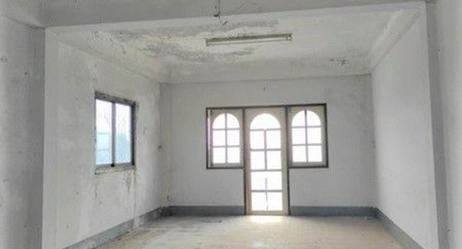 For sale 4 bedrooms retail Space in Mueang Sakon Nakhon, Sakon Nakhon
