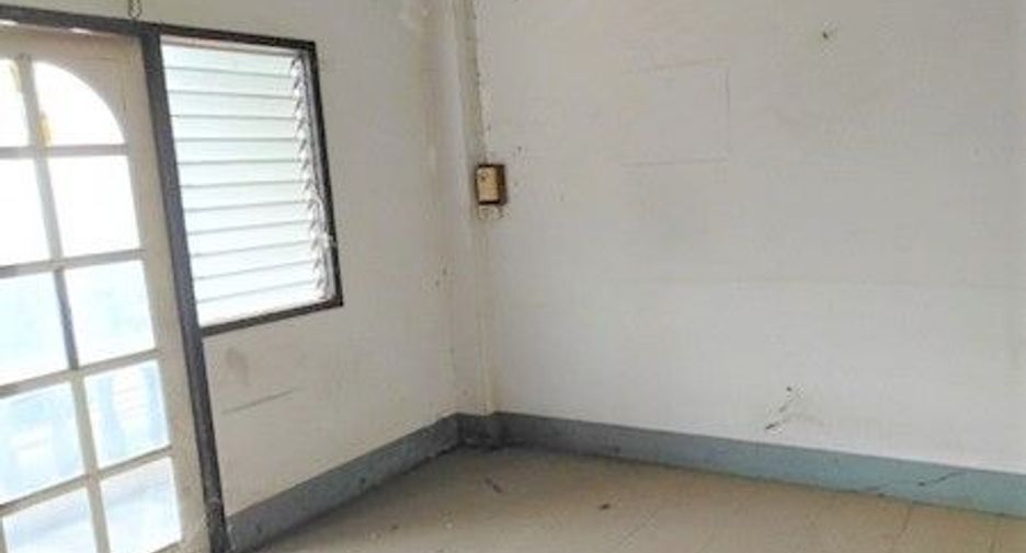 For sale 4 bedrooms retail Space in Mueang Sakon Nakhon, Sakon Nakhon