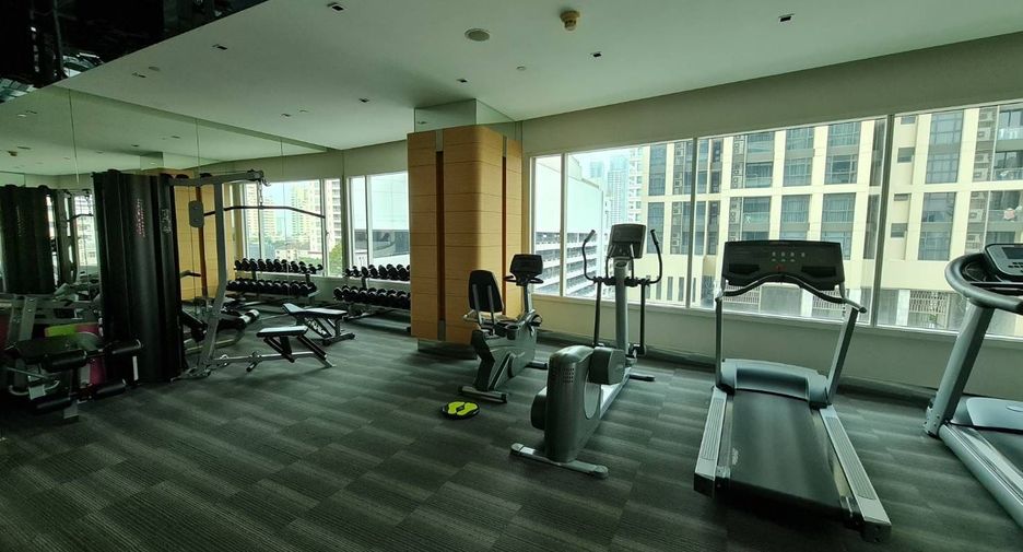 For rent 3 bedrooms condo in Khlong Toei, Bangkok