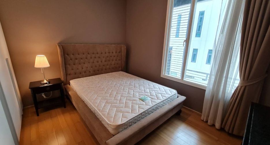 For rent 3 bedrooms condo in Khlong Toei, Bangkok