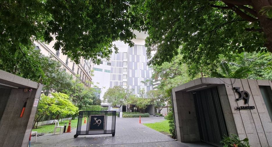 For rent 3 bedrooms condo in Khlong Toei, Bangkok