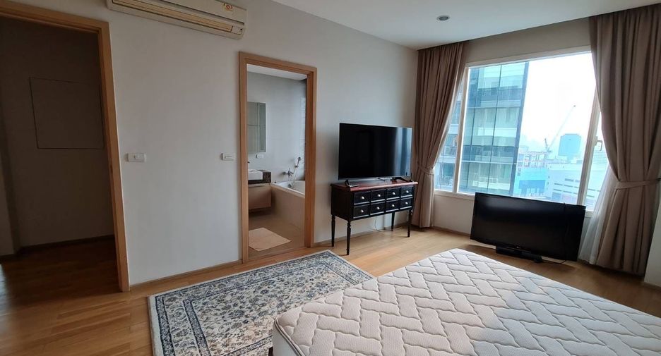 For rent 3 bedrooms condo in Khlong Toei, Bangkok